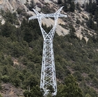 O canteiro de obras galvanizou a torre elétrica de aço da transmissão