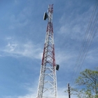 Torre de antena Q420 do metal do ângulo 50m da telecomunicação com cerca da paliçada