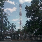 Torre de antena das telecomunicações do telhado da G/M para a eletricidade