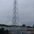 A torre de aço da telecomunicação com mergulho quente dos acessórios relacionados galvanizou