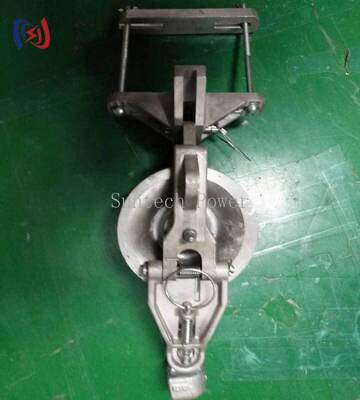 Bloco de cordas universal com diâmetro de faixa de 178x76 mm e carga nominal de 10KN para instalação de condutores aéreos versáteis