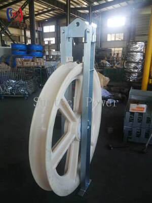 Bloco de cordas de alta tensão profissional da série 822 com faixa de nylon MC para a construção de linhas aéreas de energia a carga nominal de 150KN