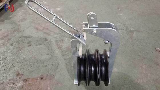 Bloco de cordas de helicóptero para instalação de corda de guia