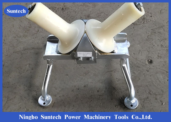 Duas rodas de nylon alisam o rolo de canto 150mm do cabo para o condutor