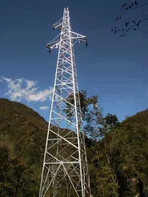 ASTM A123 galvanizados entrelaçam a torre de aço para a linha de transmissão
