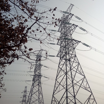 Linha elétrica galvanizada torre do aço do mergulho quente Q235 Q355