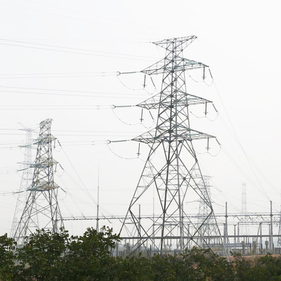 4 330kv equipados com pernas galvanizaram Angel Steel Lattice Transmission Tower