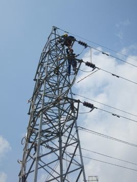 Torre de aço da transmissão do pilão do ângulo de Q245 Q355