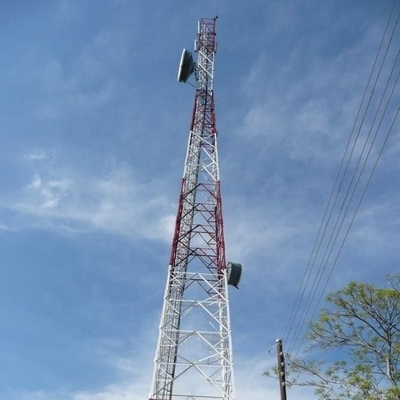 Torre de antena Q420 do metal do ângulo 50m da telecomunicação com cerca da paliçada