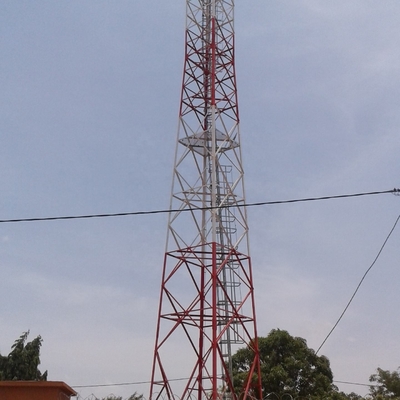 Da estrutura equipada com pernas da torre das telecomunicações 10kV 4 uma comunicação angular