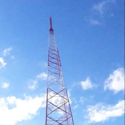 Torre de aço 100m das telecomunicações angulares da tevê com o mergulho quente galvanizado