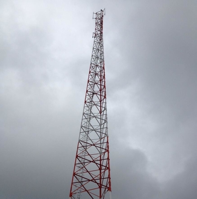 Torre de aço da telecomunicação equipada com pernas do projeto do local 4 com suporte
