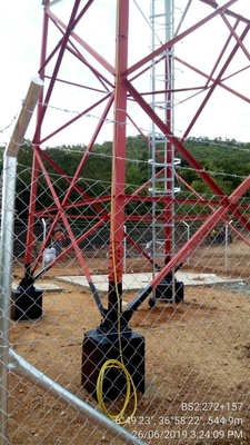 A torre Monopole de aço do triângulo móvel de WiFi galvanizou autossuficiente