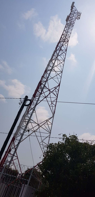 Eletricidade do aço Q235B da torre da estrutura da telecomunicação da G/M autossuficiente