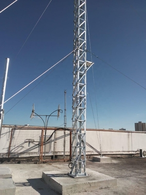 Aço superior galvanizado da torre Q235 do telhado de Guyed Polo do mergulho quente com acessórios relacionados