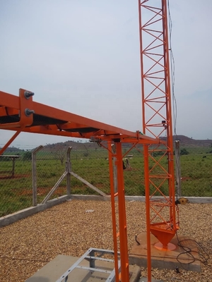 O aço da telecomunicação galvanizou a torre de Guyed com suportes e relâmpago Rod