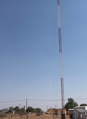 Torre de aço da telecomunicação da estrutura do mastro de Guyed com 72m galvanizados 92m