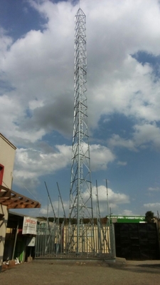 Tipo torre de aço da estrutura dos jogos da pintura usada para uma comunicação