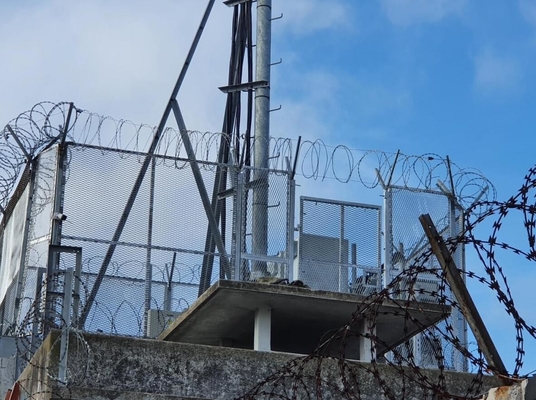 Telecomunicação da torre do telhado RDS/telecomunicações Monopole de aço/G/M
