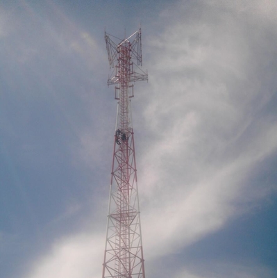 torre 3 de aço tubular equipada com pernas de 80m para a telecomunicação
