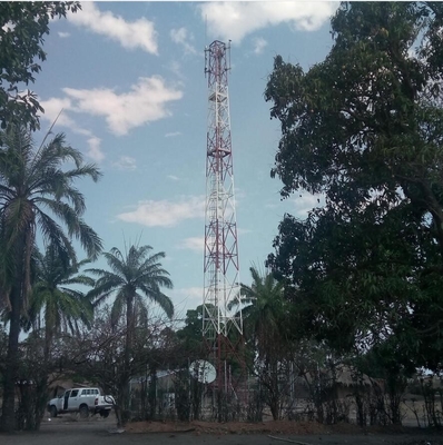 O mergulho quente equipado com pernas do aço 3 galvanizou a torre tubular com enterramento do relâmpago do suporte