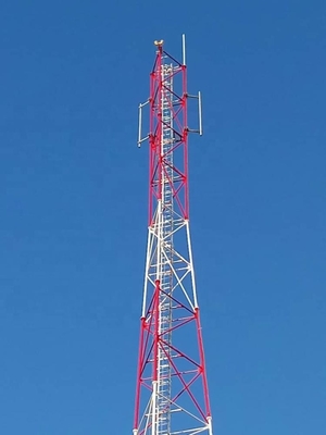 As telecomunicações de aço tubulares elevam-se com o mergulho quente galvanizado e os suportes